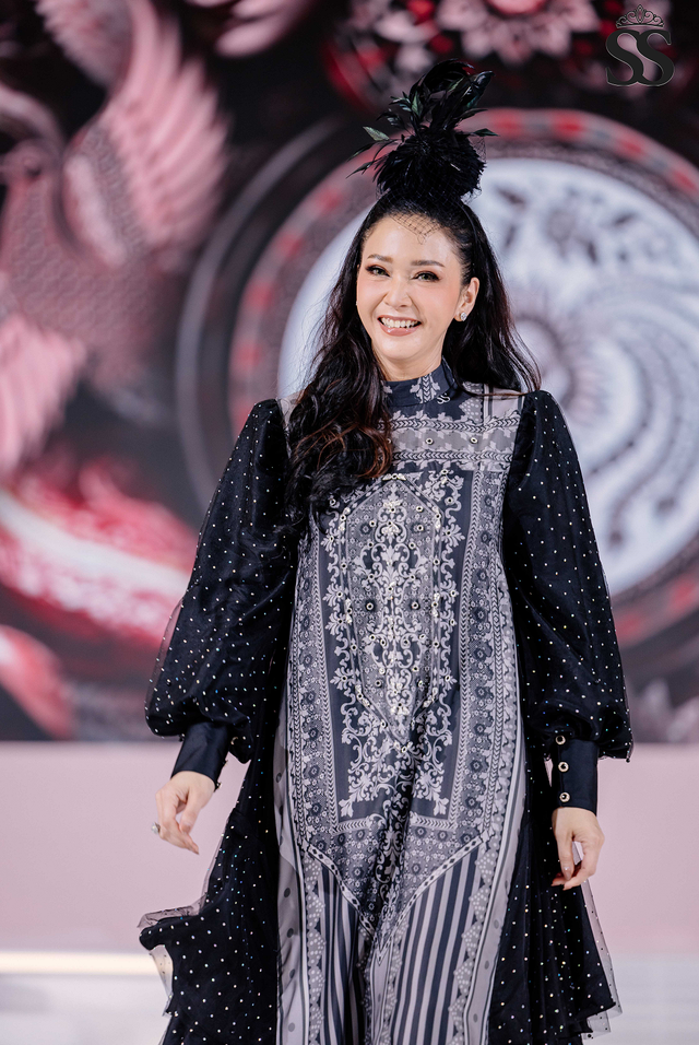 Maia Estianty, Wulan Guritno dalam gelaran fashion show Shella Saukia. Foto: Istimewa