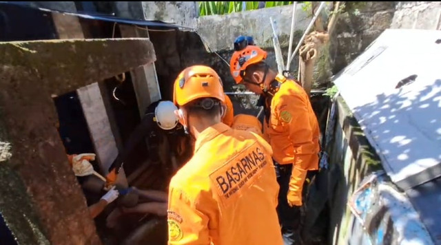 Lansia di Bali ditemukan tewas dengan kondisi kaki terikat dan ditambah pemberat di sumur. Foto: Dok. Basarnas Bali