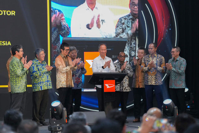 Menperin Agus Gumiwang resmikan pabrik baru Karawang Assembly Plant 2 (KAP 2) milik Astra Daihatsu Motor (ADM) yang berlokasi di Kawasan Industri Surya Cipta, di Karawang Timur, Jawa Barat. Foto: Astra Daihatsu Motor 