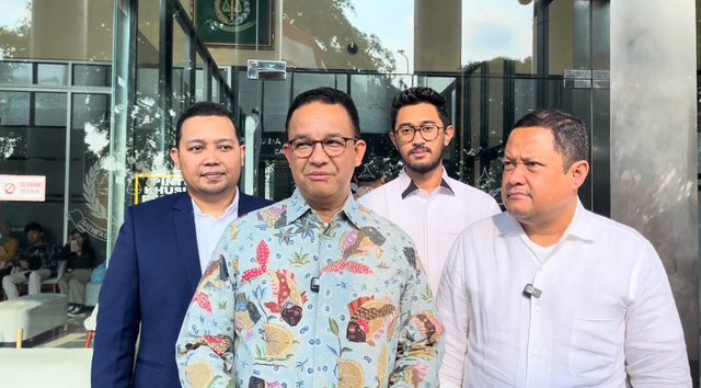 Mantan Gubernur Jakarta, Anies Baswedan, menjenguk tersangka dugaan korupsi importasi gula Thomas Lembong. Foto: Dok. Istimewa