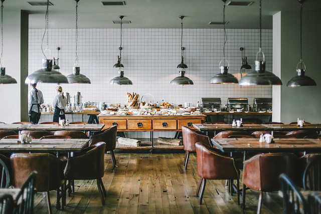 Rekomendasi Tempat Bukber di Lombok Timur 2025. Foto hanya ilustrasi, bukan tempat sebenarnya. Sumber: unsplash.com/Maria Orlova.