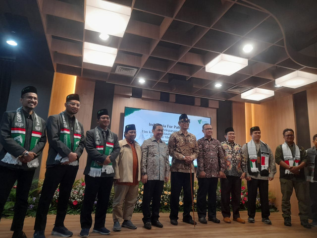 Pelepasan Tim Kemanusiaan ini berlangsung di Sasana Budaya Dompet Dhu'afa pada Kamis (27/02/2025). Acara pelepasan tersebut dihadiri langsung oleh inisiator dan Ketua Pembina Dompet Dhuafa, Parni Hadi Wakil Menteri Luar Negeri RI Muhammad Anis Mata, Waryono Abdul Ghafur Direktur Pemberdayan Zakat & Wakaf Kemenag RI dan Tim Kemanusiaan dan DAI melintas batas Dompet Dhuafa.