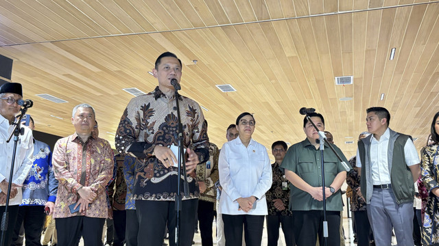 Konferensi pers penurunan harga tiket pesawat periode Lebaran di Bandara Soetta, Sabtu (1/3/2025).  Foto: Ave Airiza Gunanto/kumparan