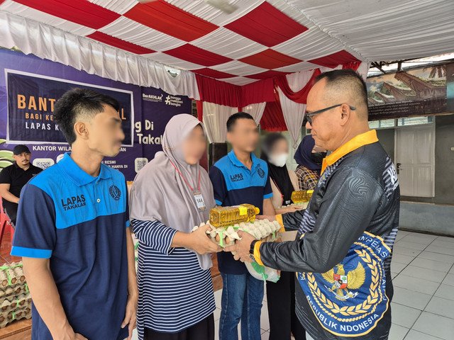 Lapas Takalar Salurkan Bansos bagi Keluarga Waga Binaan dan Masyarakat Sekitar