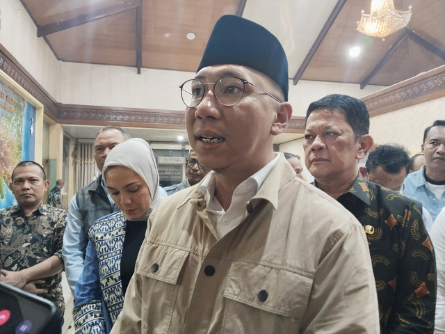 Gubernur Lampung, Rahmat Mirzani Djausal setibanya di Bandara Raden Inten II | Foto : Eka Febriani/ Lampung Geh