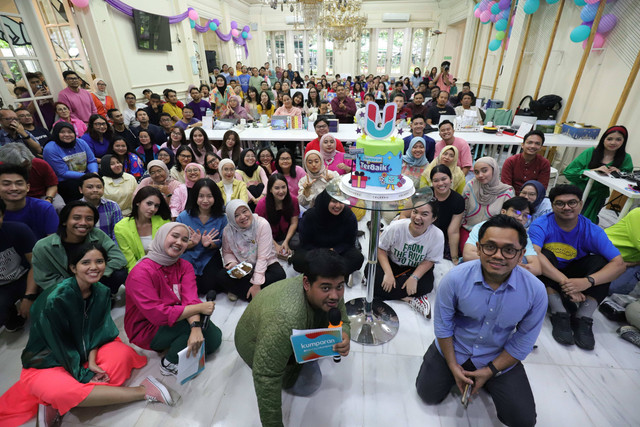 Keceriaan awak kumparan saat merayakan anniversary ke-8 melalui acara Employee Appreciation Day.  Foto: Dok. Istimewa