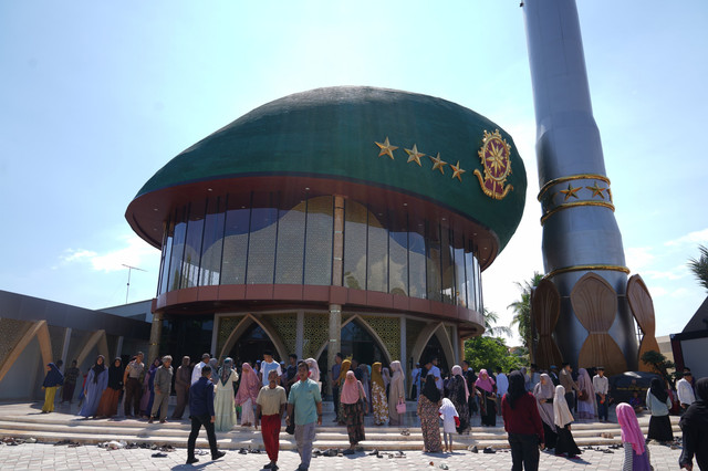 Panglima TNI Resmikan Masjid Jami Ar-Rohman, masjid yang berbentuk baret di Cijulang, Pangandaran pada Sabtu (1/3)
 Foto: Dok. Istimewa