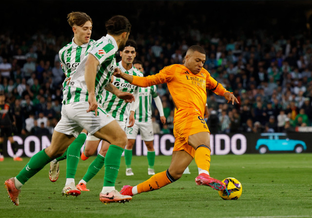 Pertandingan Liga Spanyol antara Real Betis vs Real Madrid, Minggu (2/3) dini hari WIB. Foto: Marcelo Del Pozo/REUTERS