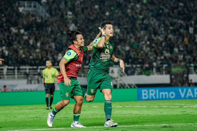 Persebaya Surabaya saat tekuk 4-1 Persib Bandung dalam pekan lanjutan Liga 1 di Stadion Gelora Bung Tomo, Sabtu (1/1). Foto: Dok. Persebaya