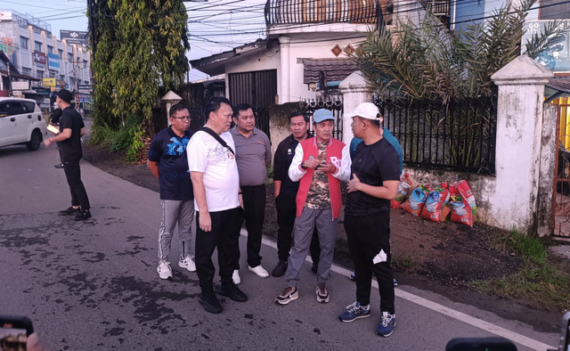 Wali Kota Palembang, Ratu Dewa (jaket merah) bersama sejumlah kepala OPD di Palembang. (W Pratama/Urban Id)