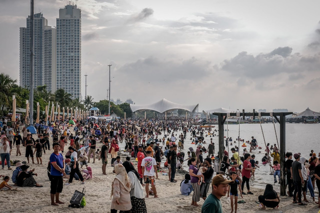 Ilustrasi wisatawan berwisata saat libur Lebaran. Foto: Kemenparekraf RI