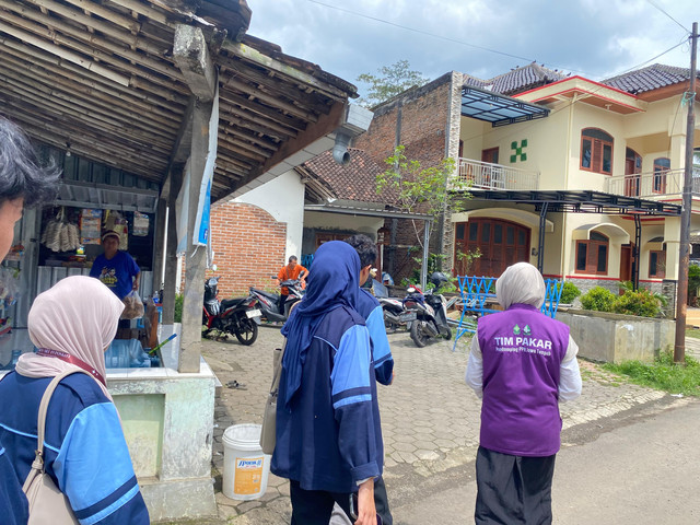 Sosialisasi Sertifikasi Halal bagi UMKM di Kelurahan Gondoriyo, pada Senin (10/02/2025) (foto: Dok KKN)