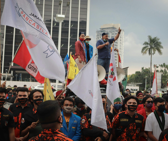 Foto oleh Irgi Nur Fadil dari Pexels: https://www.pexels.com/id-id/foto/orang-orang-masyarakat-rakyat-manusia-9470041/