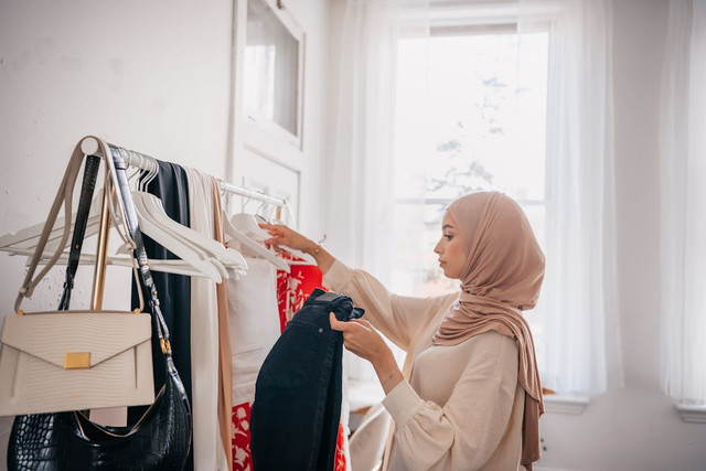 Ilustrasi Ide OOTD bukber hijab. Foto:Unsplash/PNW Production