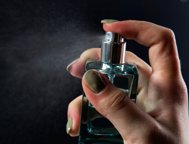 Ilustrasi parfum evangeline yang paling wangi dan tahan lama. Sumber: Pixabay/AVAKAphoto