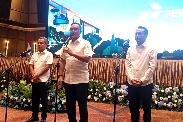 Direktur Utama Pertamina Simon Aloysius Mantiri, di Kantor Pusat Pertamina, Jakarta, Senin (3/3/2025). Foto: Muhammad Fhandra/kumparan