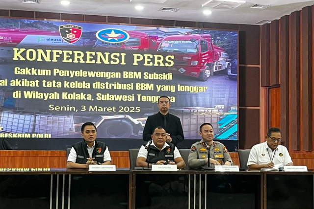 Konferensi Pers Penyelewengan BBM Bersubsidi di Wilayah Kaloka, Sulawesi Tenggara di Bareskrim Polri, Jakarta Selatan, Senin (3/3/2025). Foto: Rayyan Farhansyah/kumparan