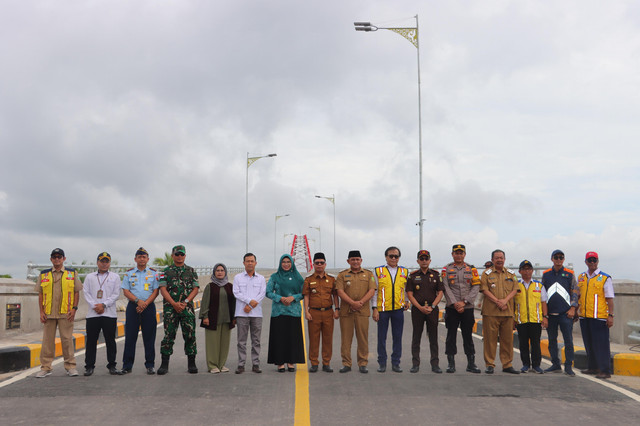 Jembatan Sungai Sambas Besar diresmikan. Foto: Dok. Istimewa