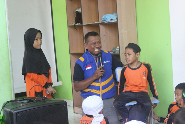 Pelatihan Sekolah Penanggulangan Aman Bencana di SD Tayyibah Global Islamic School dan SD Khoiru Ummah Cianjur bersama DT Ready (Sumber : DT Peduli)