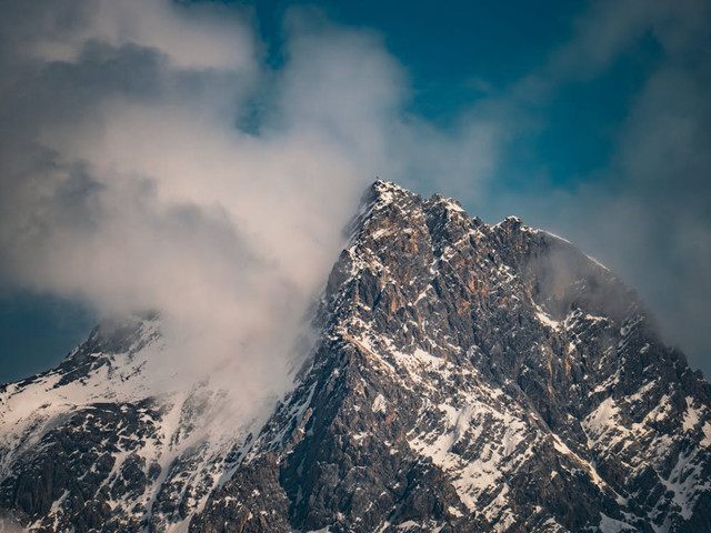 Gunung tertinggi di Sumatera,Pexels/Christopher Politano