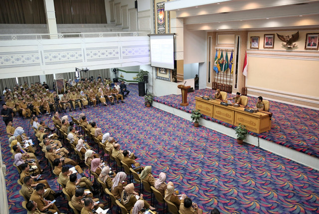 Briefing perdana Gubernur dan Wakil Gubernur Lampung bersama seluruh Kepala Organisasi Perangkat Daerah (OPD) di lingkungan Pemerintah Provinsi Lampung | Foto : Dok. Adpim