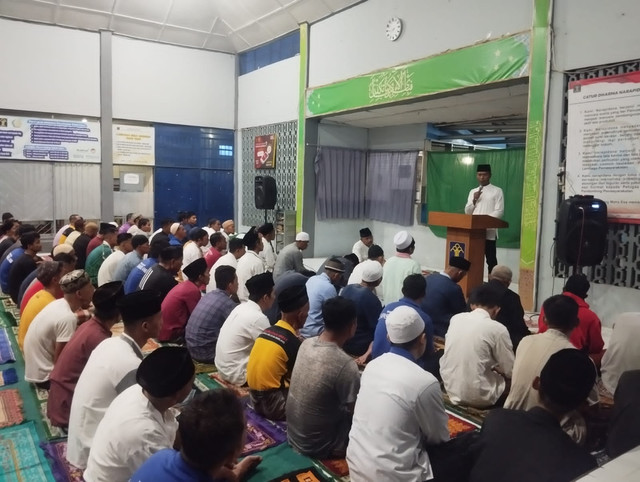 Pelaksanaan Sholat Tarawih di Masjid Lapas Magelang