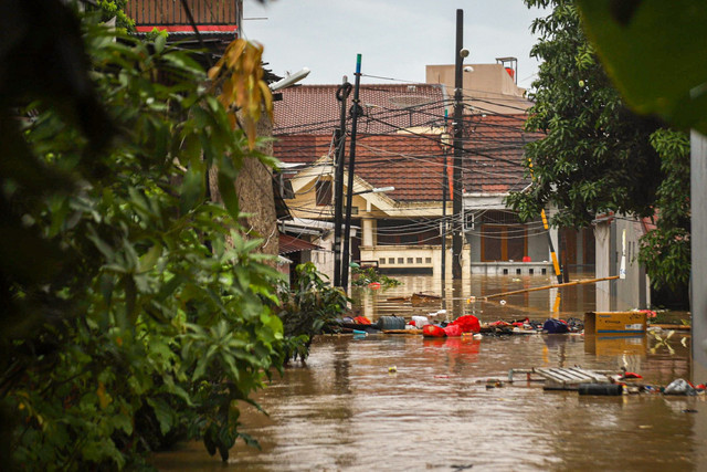 Kondisi banjir yang merendam Pondok Gede Permai, Jatiasih, Bekasi, Selasa (4/3/2025). Foto: Iqbal Firdaus/kumparan