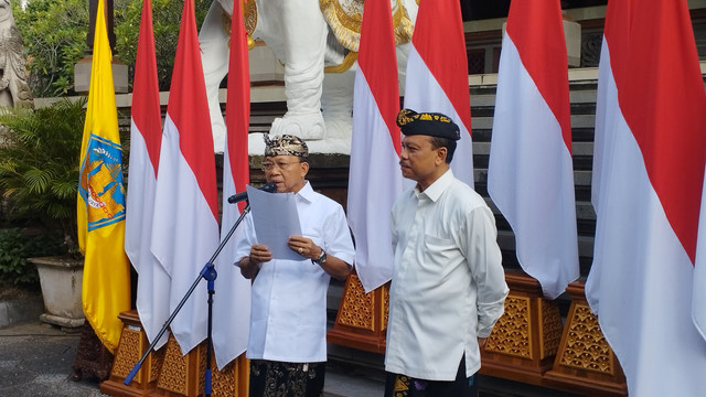 Gubernur Bali Wayan Koster saat jumpa pers tentang SE memperdengarkan dan atau menyanyikan lagu kebangsaan Indonesia Raya di Rumah Jabatan Gubernur, Bali, Selasa (4/3/2025). Foto: Denita BR Matondang/kumparan