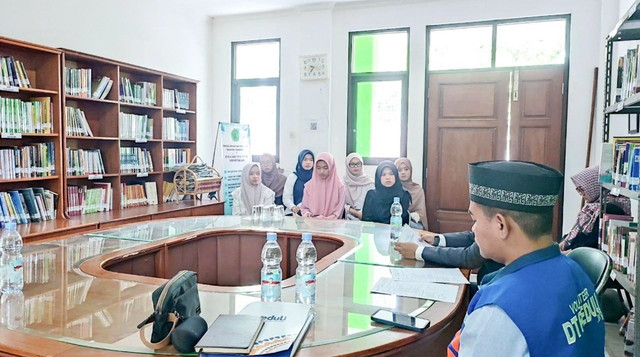 Proses Seleksi Mahasiswa pendaftar Beasiswa Mahasiswa Unggul di Kampus FEBI Unsur Cianjur (Sumber : DT Peduli)