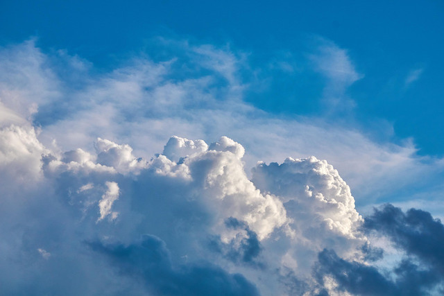 Ilustrasi cahaya di langit. Foto: Pixabay