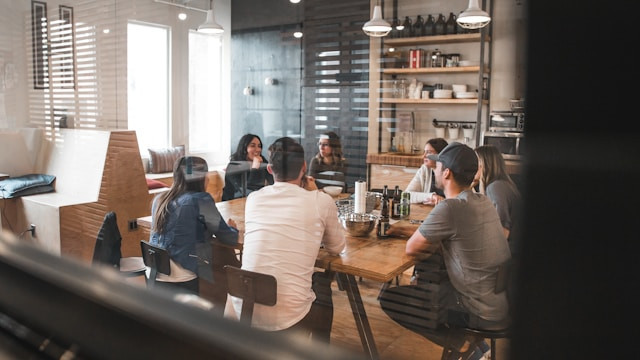 Cara Menghilangkan Ngantuk di Kantor. Foto Hanya Ilustrasi, Bukan Sebenarnya. Sumber Foto: Unsplash.com/Redd Francisco