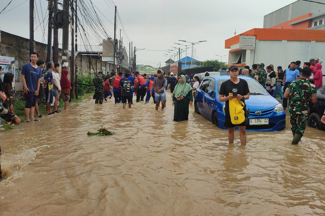 Kondisi banjir di perumahan Pondok Gede Permai, Jatiasih, Bekasi, Selasa (4/3/2025). Foto: Rachmadi Rasyad/kumparan