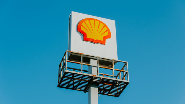 Shell buka jam berapa. Foto logo perusahaan Shell. Sumber: Unsplash/Jethro Carullo