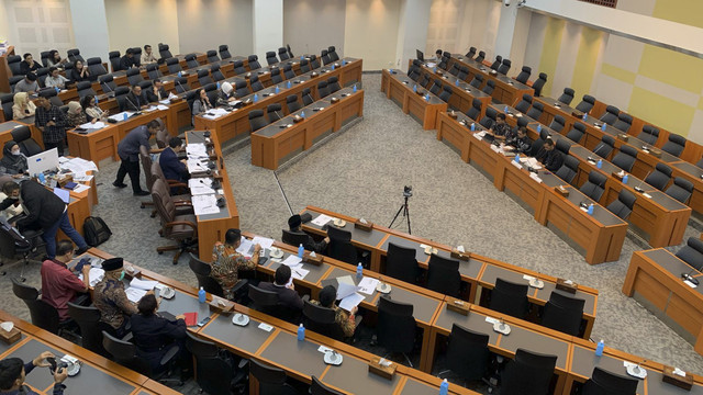 Suasana rapat dengar pendapat Komisi I dengan LSM Setara dan Imparsial membahas RUU TNI di Kompleks Parlemen Senayan, Jakarta, Selasa (4/3/2025). Foto: Luthfi Humam/kumparan