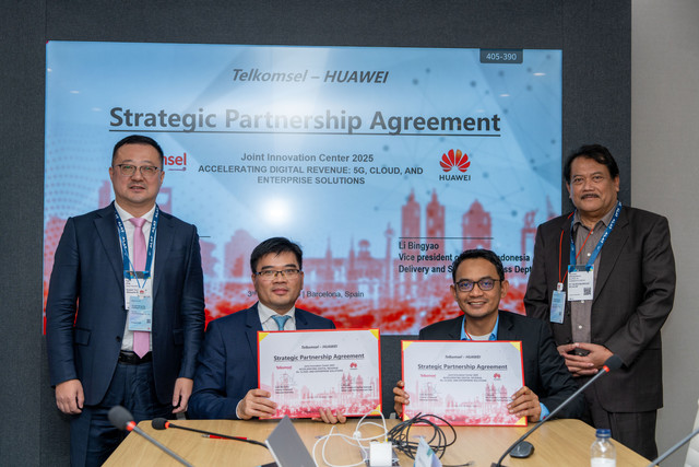 Telkomsel dan Huawei menjalin kemitraan strategis di MWC 2025 Barcelona, Spanyol, untuk fokus pada inovasi dan pengembangan talenta digital di sektor 5G, Cloud, dan Solusi Enterprise. Foto: Telkomsel