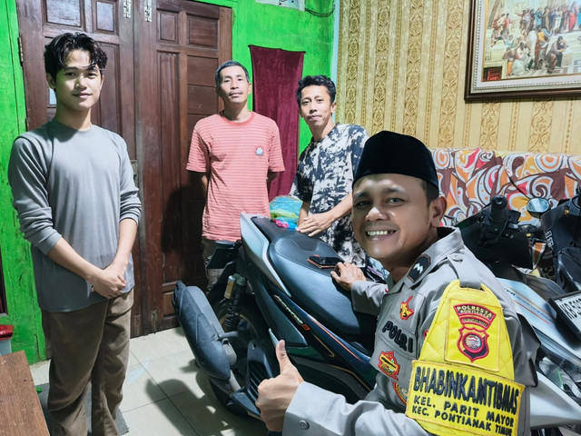 TikToker Rizky Kabah saat ajan dibawa ke Polda Kalbar. Foto: Dok. Istimewa