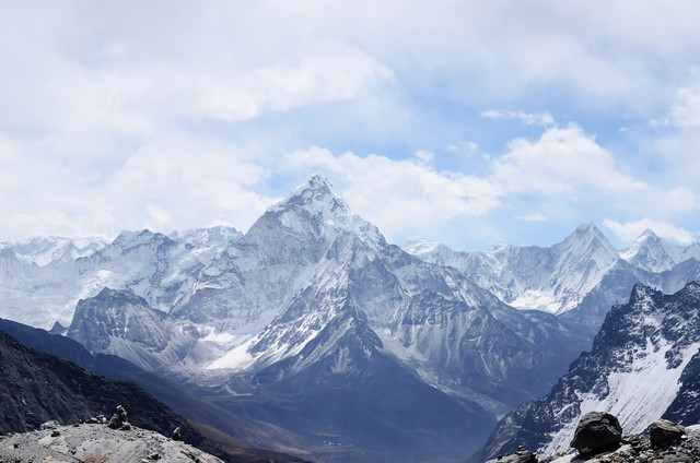 Ilustrasi gunung tertinggi di Indonesia, foto: unsplash/Rohit Tandon