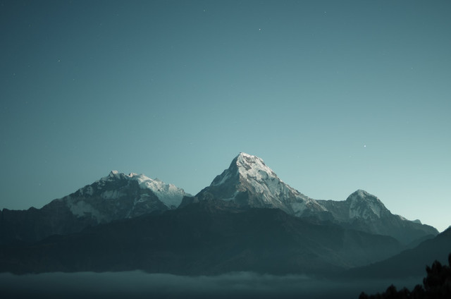 Ilustrasi gunung tertinggi di jawa tengah, foto: unsplash/Daniel Leone