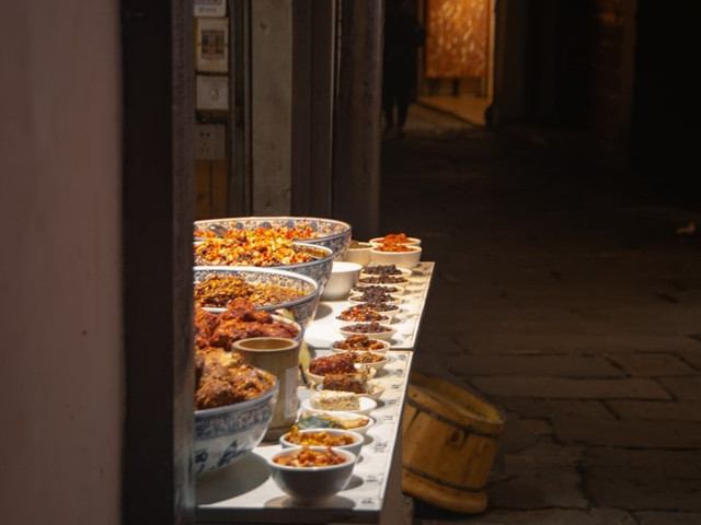 restoran Timur Tengah di Bekasi. Foto hanyalah ilustrasi bukan tempat sebenarnya. Sumber: Unsplash/Andrew Yu