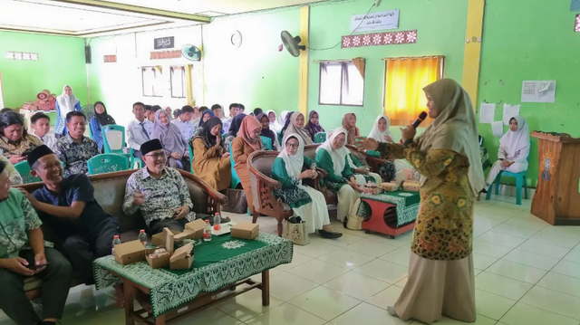 Dosen UMY Beri Pelatihan Manajemen Kesehatan Menstruasi bagi Guru di Tanah Bumbu