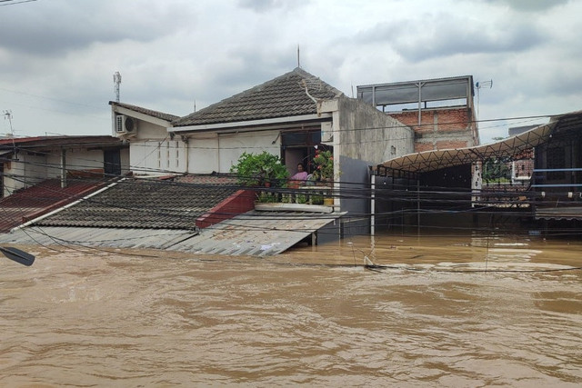 Kondisi banjir di Pondol Gede Permai, Bekasi, Selasa (4/3/2025). Foto: Rachmadi Rasyad/kumparan