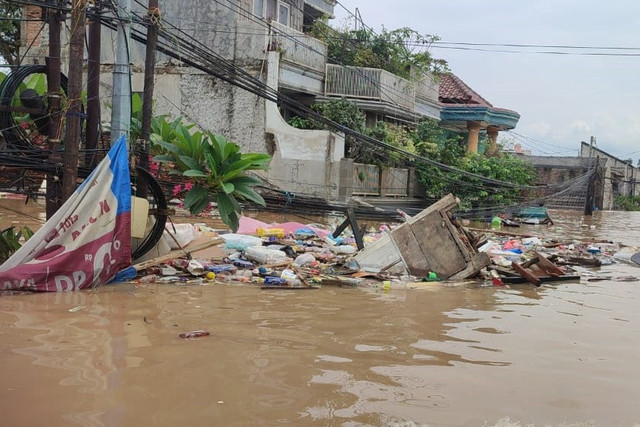 Kondisi banjir di Pondol Gede Permai, Bekasi, Selasa (4/3/2025). Foto: Rachmadi Rasyad/kumparan