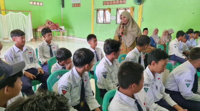Permainan Ular Tangga Jadi Media Edukasi Pubertas bagi Siswa SMP di Tanah Bumbu