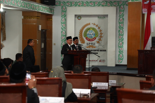 Wali Kota dan Wakil Wali Kota Pontianak, Edi Kamtono-Bahasan saat menyampaikan pidato perdana di DPRD Kota Pontianak. Foto: Prokopim Pemkot Pontianak