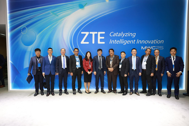 Telkomsel dan ZTE Corporation resmi menandatangani Nota Kesepahaman (MoU) di ajang Mobile Congress (MWC) 2025, di Barcelona. Foto: Dok. Telkomsel