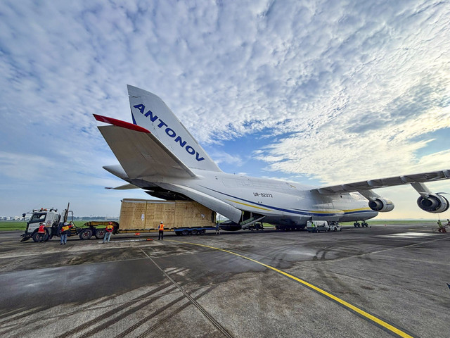 Freeport datangkan komponen dengan pesawat kargo antonov untuk perbaikan smelter. Foto: Dok. PTFI