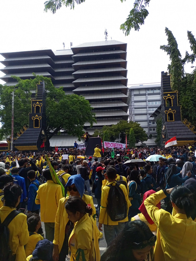 Aksi demonstrasi mahasiswa Semarang (Foto: Dokumentasi pribadi)