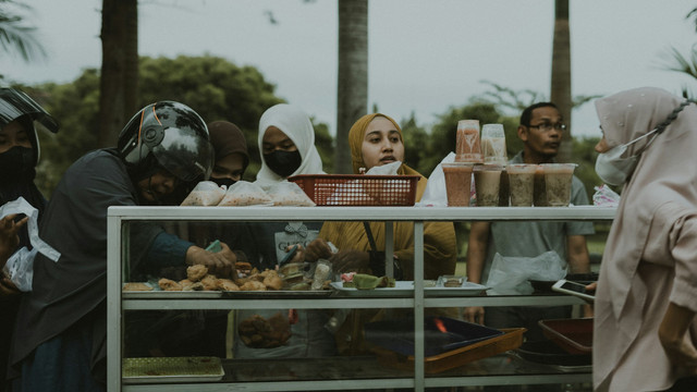 Tempat Berburu Takjil di Bandung, Foto Hanya Ilustrasi, Bukan Gambar Sebenarnya, Sumber Foto: Unsplash/ Umar Ben