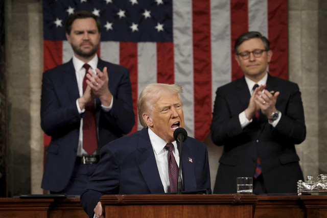 Presiden AS Donald Trump menyampaikan pidato di hadapan sidang gabungan Kongres, di Ruang DPR di Gedung Kongres AS di Washington, D.C., AS, Selasa (4/3/2025). Foto: Win McNamee/REUTERS