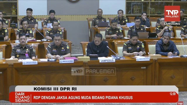 Jaksa Agung Muda Bidang Pidana Khusus Febrie Adriansyah beserta jajarannya dalam rapat dengar pendapat di Komisi III DPR. Foto: Youtube/ TVR Parlemen